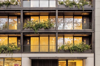 Spacious modern apartment-feels like home - short or long, park view - center!