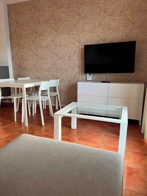 Apartment | Living room - Group Getaway Near Ski Slopes (Monachil)