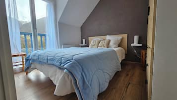 2 bedrooms, iron/ironing board