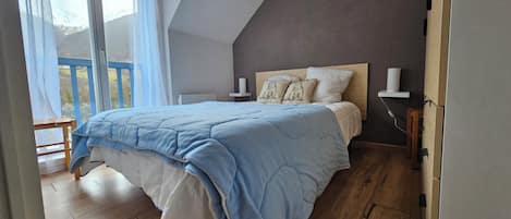 2 Schlafzimmer, Bügeleisen/Bügelbrett