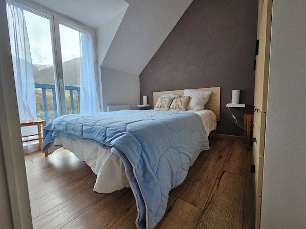 2 makuuhuonetta, silitysrauta/-lauta