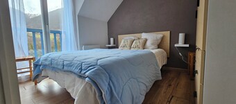 A 10-minute walk from the town center and cable car. T3 duplex apartment