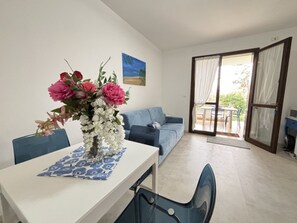 TV - Modern flat near the beach with pool (Bibione)