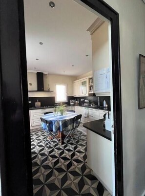 Private kitchen - Old Maison de Maitre with great comfort (Gujan-Mestras)