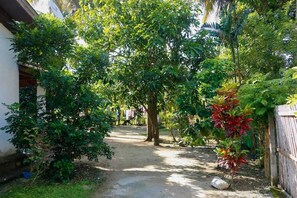 Front of property - Dihein surf Hostel (Ahangama)