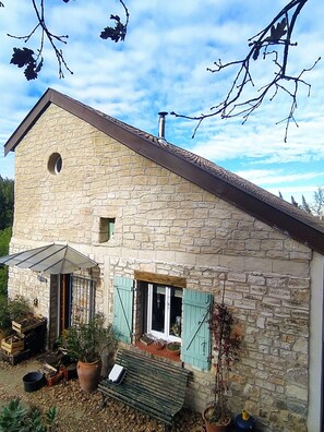 Exterior - House 6/8 persons with swimming pool in a quiet area (La Capelle-et-Masmolène)