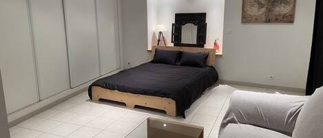 Fer et planche à repasser, Wi-Fi, draps fournis