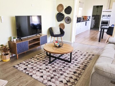 Cosy three bedroom house Front Lake Ouyen