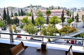 Outdoor dining - ROYAL MUT OTEL (Mut)