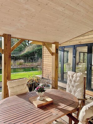 Outdoor dining - Private garden house with cold water natural swimming pool in Castle estate. (Togher)