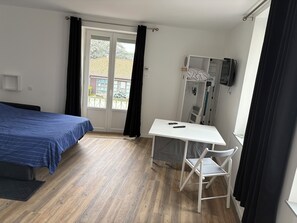 Accès Internet, draps fournis