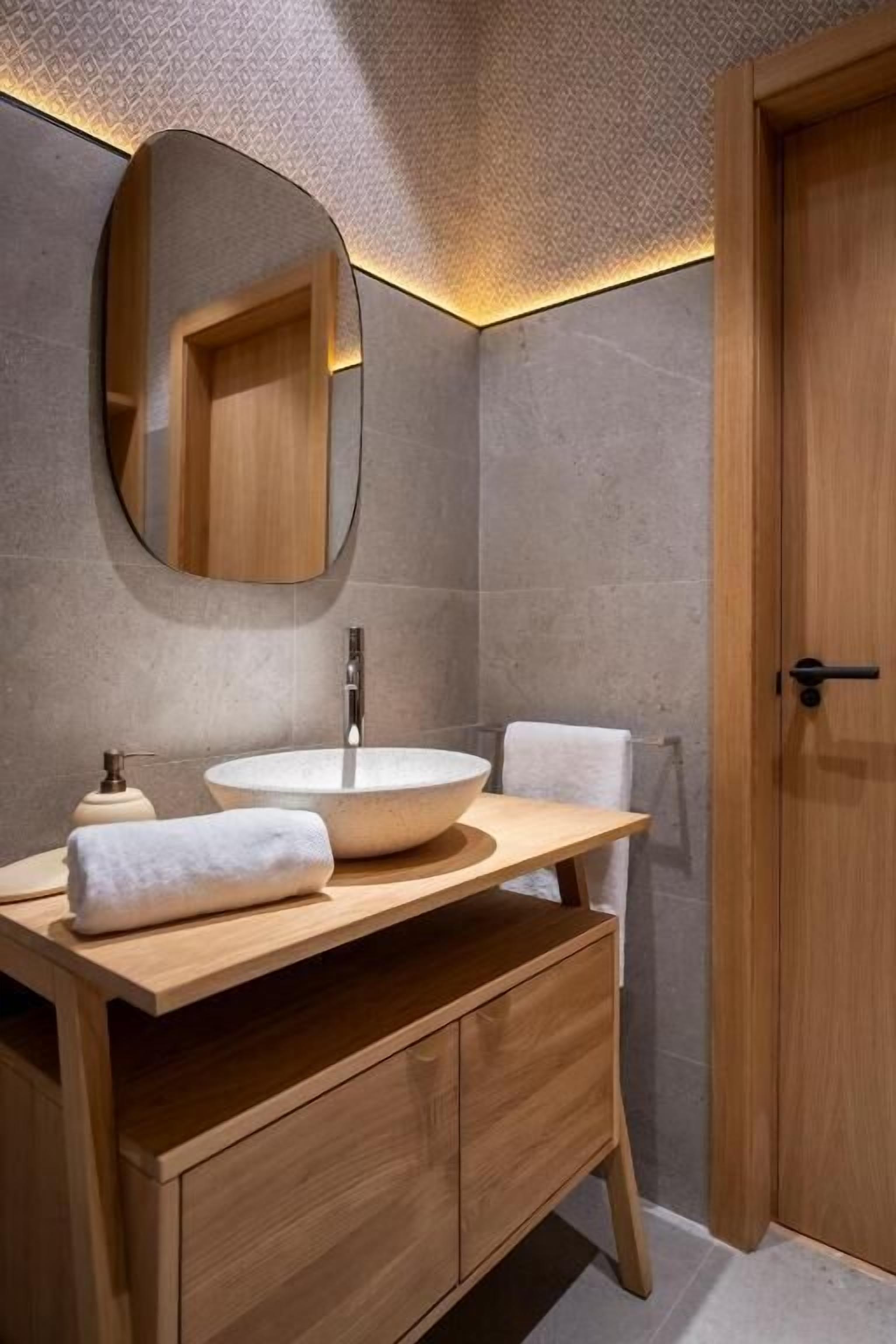 Deluxe House, Patio, City View | Bathroom | Towels