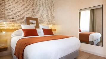 Deluxe House, Patio, City View | Free WiFi