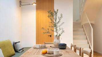 Deluxe House, Patio, City View | Dining