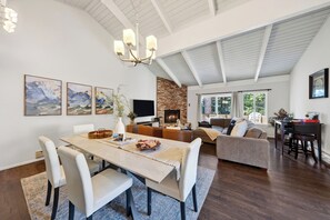 Dining - Tahoe Getaway + Balconies + Near Diamond Peak, Beaches & Golf | Pinecone Peak (Incline Village)