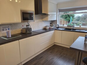 Microwave, oven, stovetop, dishwasher - This four bedroom house is located in the beautiful village of Acton Trussell (Acton Trussell)