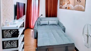 Iron/ironing board, WiFi, bed sheets