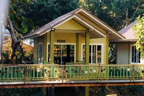Property grounds - 2 Private, Bungalows, Breakfast Included, Mae Hong Son Retreat near Ban Rak Thai (Tambon Mokchampae, Maehongson)