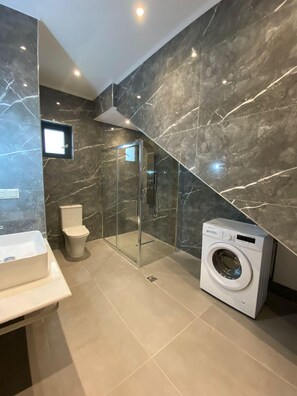 Hair dryer, towels, soap, toilet paper - Stone Crafted Luxury Villas - Villa Niki (Nikiana)