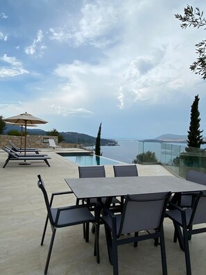 Outdoor dining - Stone Crafted Luxury Villas - Villa Niki (Nikiana)