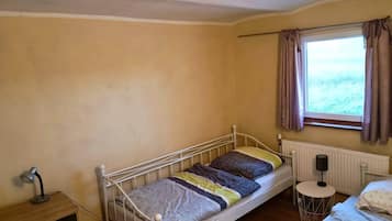 Rumah | 2 kamar tidur dan dilengkapi dengan perabotan berbeda-beda