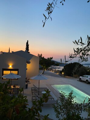Outdoor dining - Stone Crafted Luxury Villas - Villa Anastasia (Nikiana)