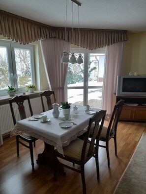 Dining - Vacation apartment "Heike" Cozy vacation apartment in idyllic surroundings (Schauenburg)
