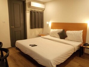 豪華雙人房 | 筆電工作空間、免費無線上網