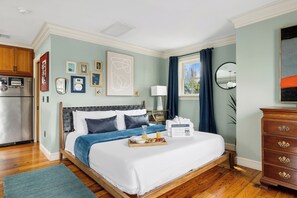 2 bedrooms, iron/ironing board, Internet - Tranquil Oasis | Blocks to King! | The Hideaway (Charleston)