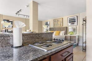 Interior - Tranquil Oasis | Blocks to King! | The Hideaway (Charleston)