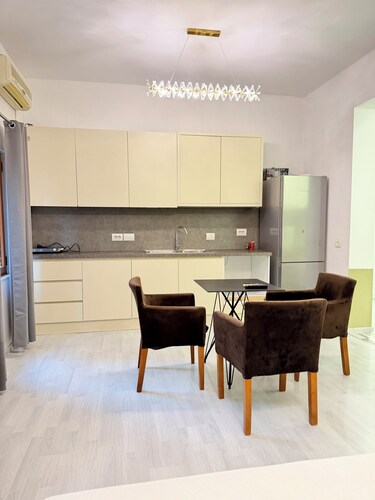 Tirana Central Apartment - Free Parking - Fit Four