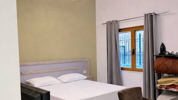 1 bedroom, iron/ironing board, WiFi (free), bed sheets