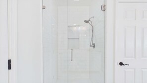 Shower, hair dryer, towels - Rolling Retreat 77–Gulfview Escape–Sleeps 16 (Santa Rosa Beach)
