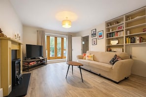 TV, offices - Bright 2BDR Split Level Apt Near Phoenix Park (Dublin)