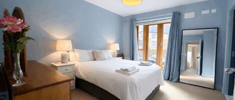 Acceso a internet y ropa de cama