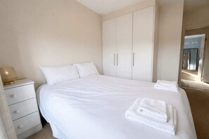2 bedrooms, Internet, bed sheets - Bright 2BDR Split Level Apt Near Phoenix Park (Dublin)