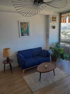 Living area - T2 Sea View & Parking & Fiber - Near Calanques (Marseille)