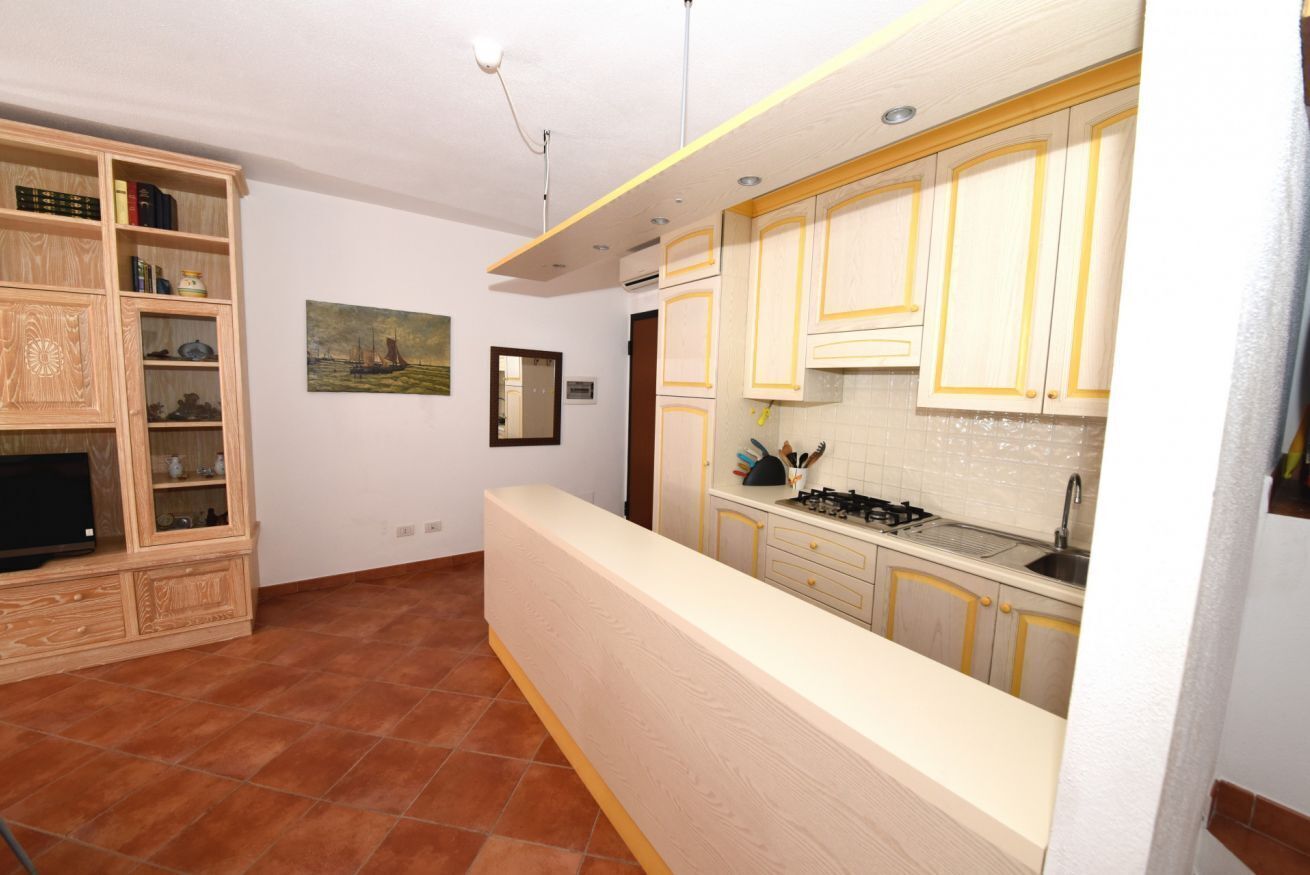 Réfrigérateur, grille-pain, chaise haute