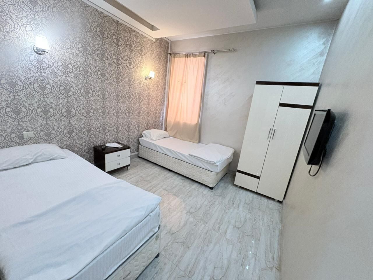 Standardværelse med 2 enkeltsenge | Skrivebord, arbejdsområde til bærbare computere, mørklægningsgardiner