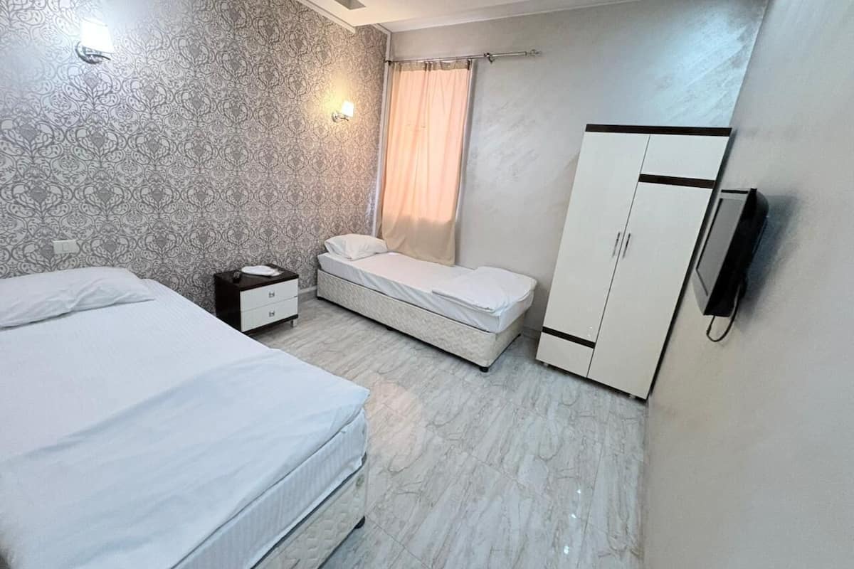 Standardværelse med 2 enkeltsenge | Skrivebord, arbejdsområde til bærbare computere, mørklægningsgardiner