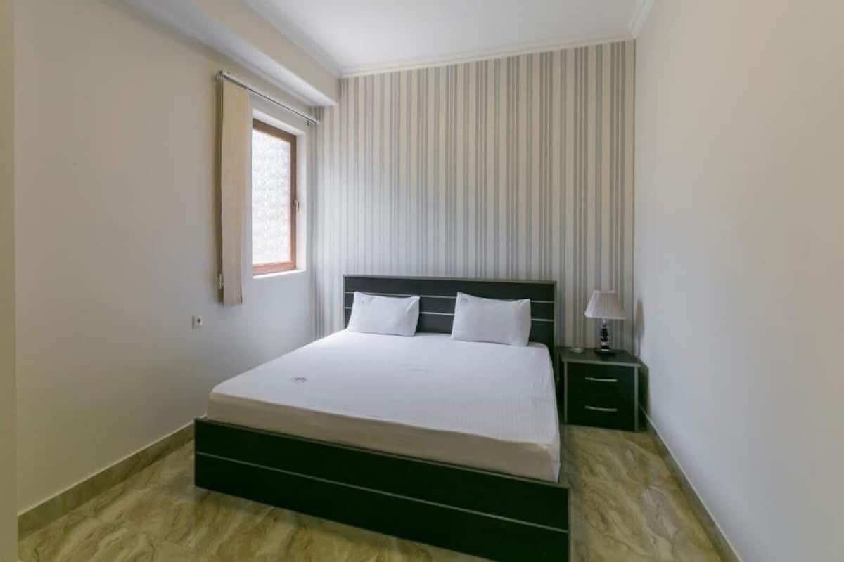 Luksus-suite | Skrivebord, arbejdsområde til bærbare computere, mørklægningsgardiner