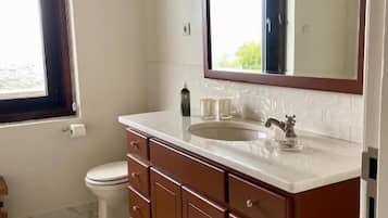 Chambre Double Deluxe, balcon, vue montagne | Salle de bain