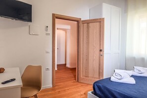 Unclassified image, 5 of 25, button - My Holiday Olbia Rooms & Lounge - Room 1 by Rentbeat (Olbia)