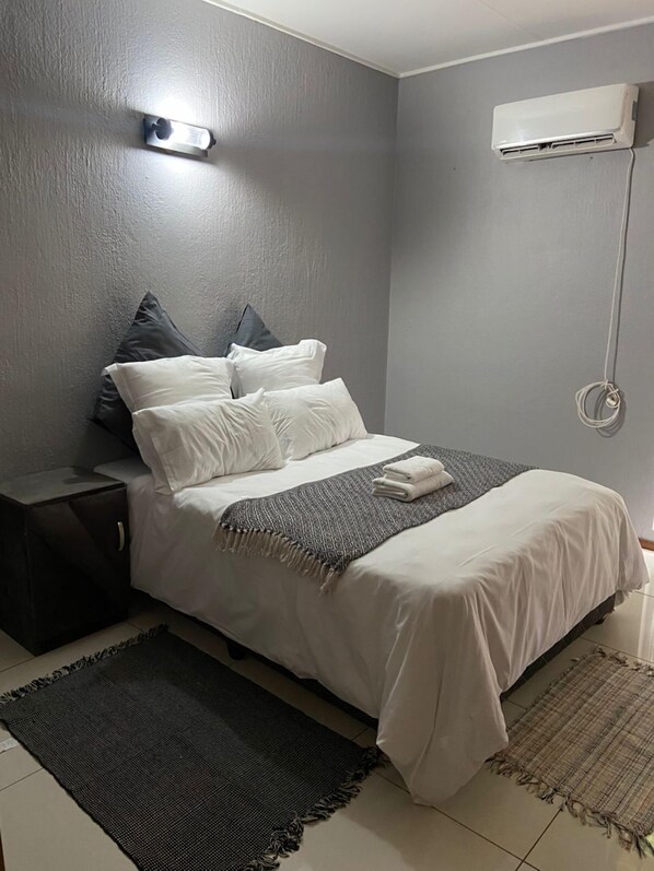 Chambre Confort double, vue sur le jardin | Accès au Wi-Fi (inclus)