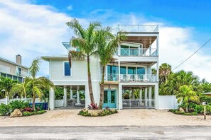 Exterior - Luxury Home Steps to the Beach with Pool, Spa and Rooftop! (Holmes Beach)