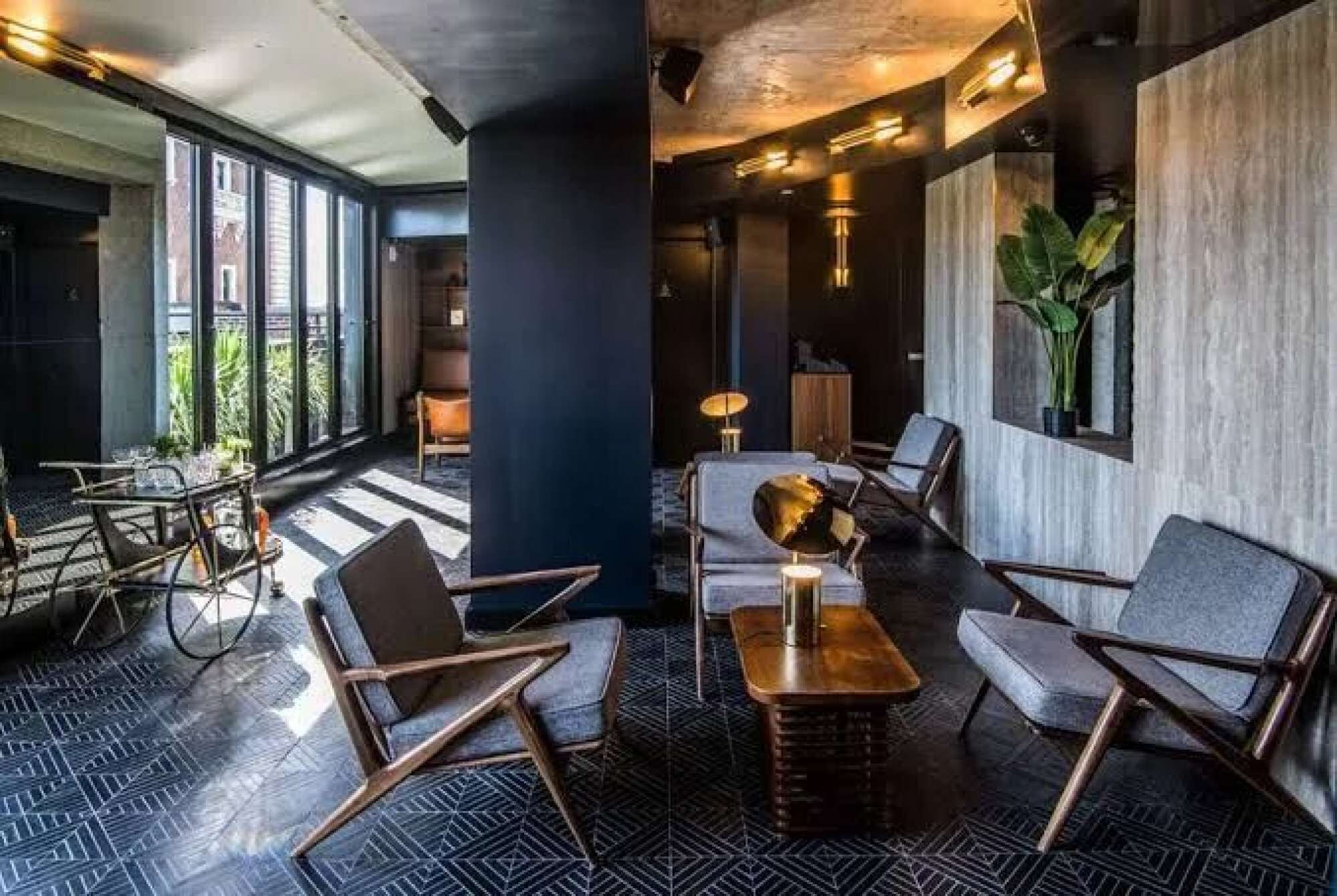 المنشأة من الداخل