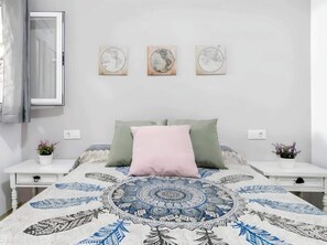 1 bedroom, iron/ironing board, bed sheets - Apartamento Centrico con Aire Acondicionado - Cerca de la Playa, Conil (Conil de la Frontera)