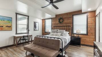 4 bedrooms, desk, iron/ironing board, travel cot