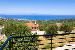 Apartment | 2 bedrooms, Internet - Serene Seaview Getaway With Garden in Akrata (Aigialeia)