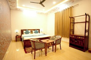 Desk, laptop workspace, free WiFi - Ananta Residency (Udaipur)